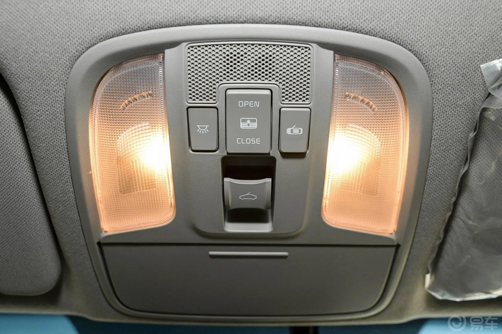 凯绅1.8L 自动 DLX Special前排车顶中央控制区