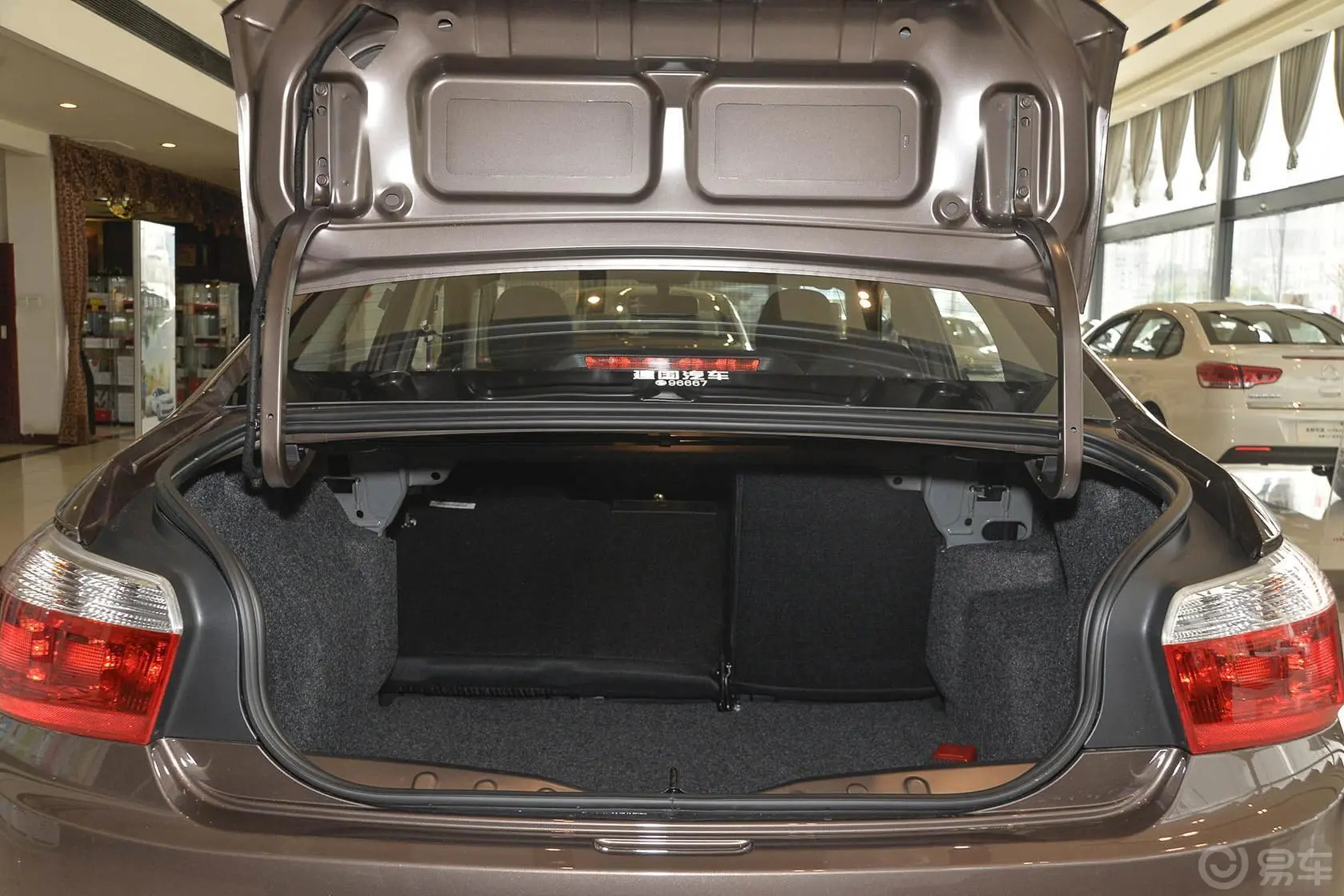 爱丽舍1.6L 手动 舒适型 质尚版行李箱空间（后排左放倒）