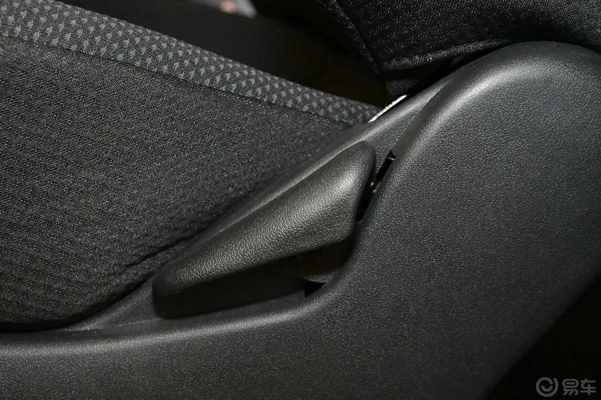 瑞风穿梭 2.0L 手动 汽油 长轴舒适型座椅调节键