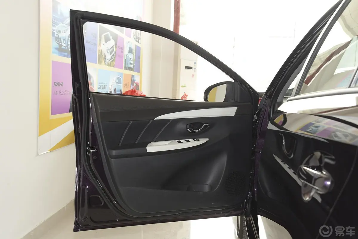 威驰1.5L 自动 智臻版驾驶员侧车门内门板