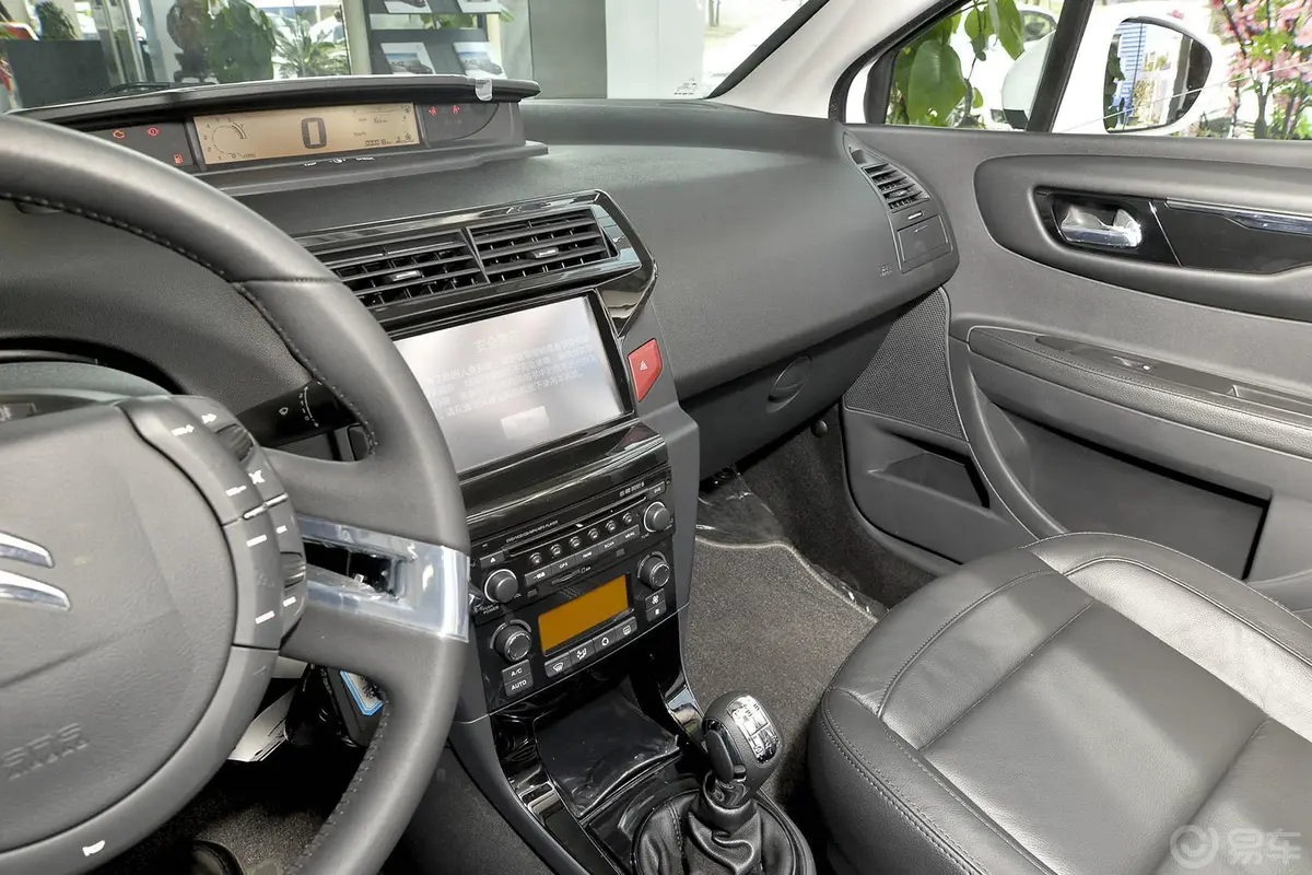 世嘉三厢 1.6L 手动 车载互联版中控台驾驶员方向