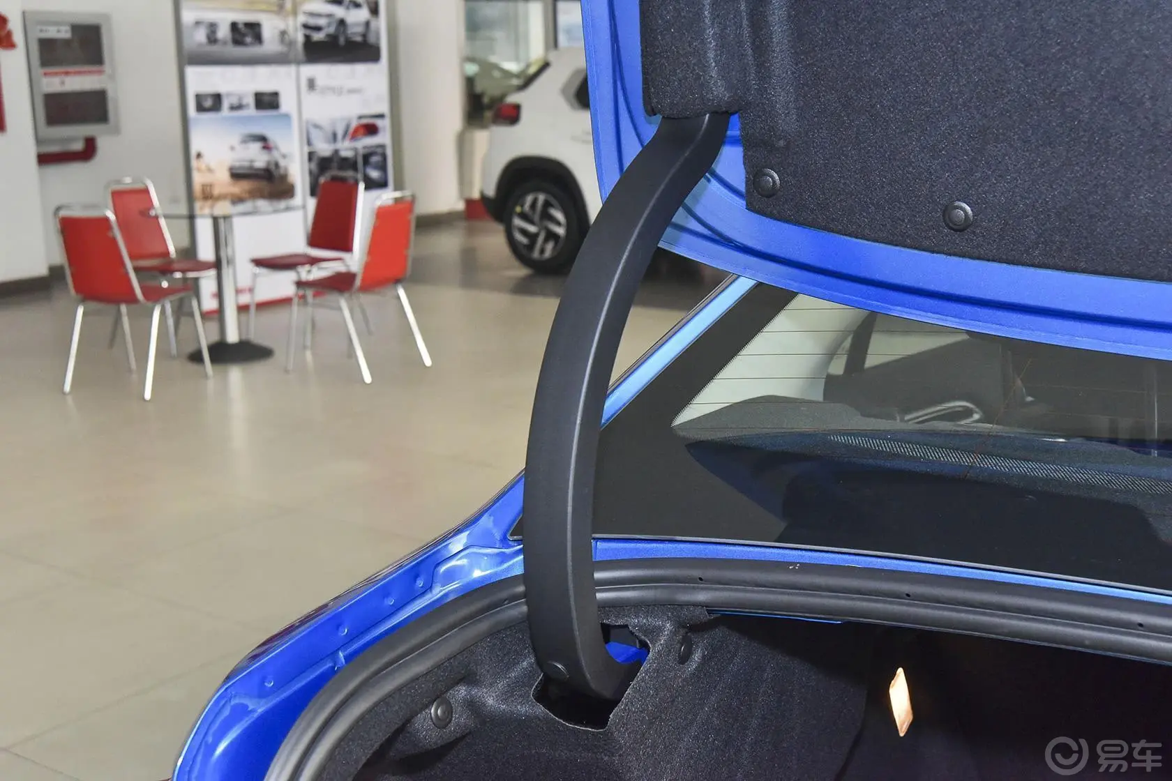 雪铁龙C4L1.6THP 自动 智驱版劲智型行李厢支撑杆