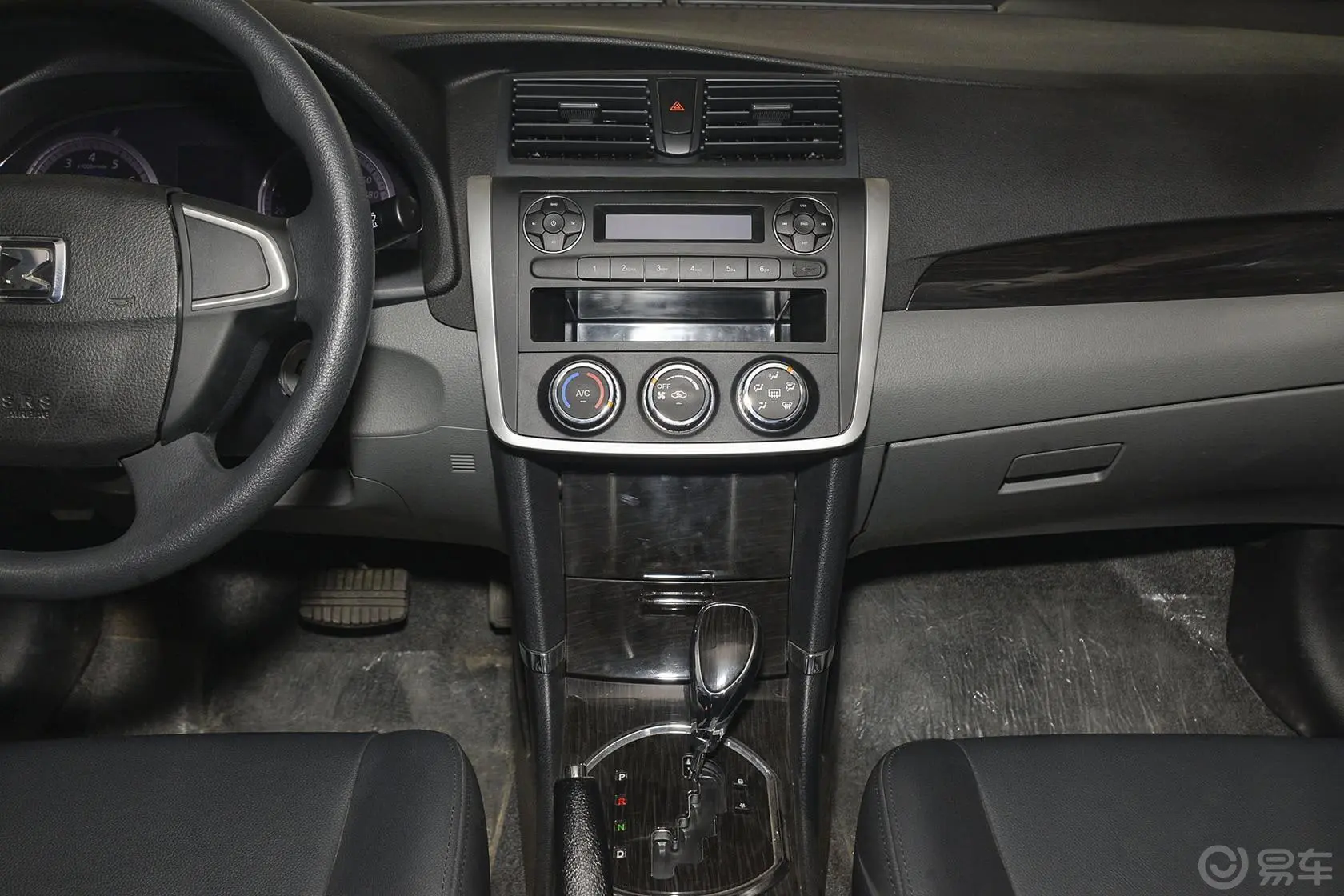众泰Z3001.6L 驾值版 自动 精英型中控台整体