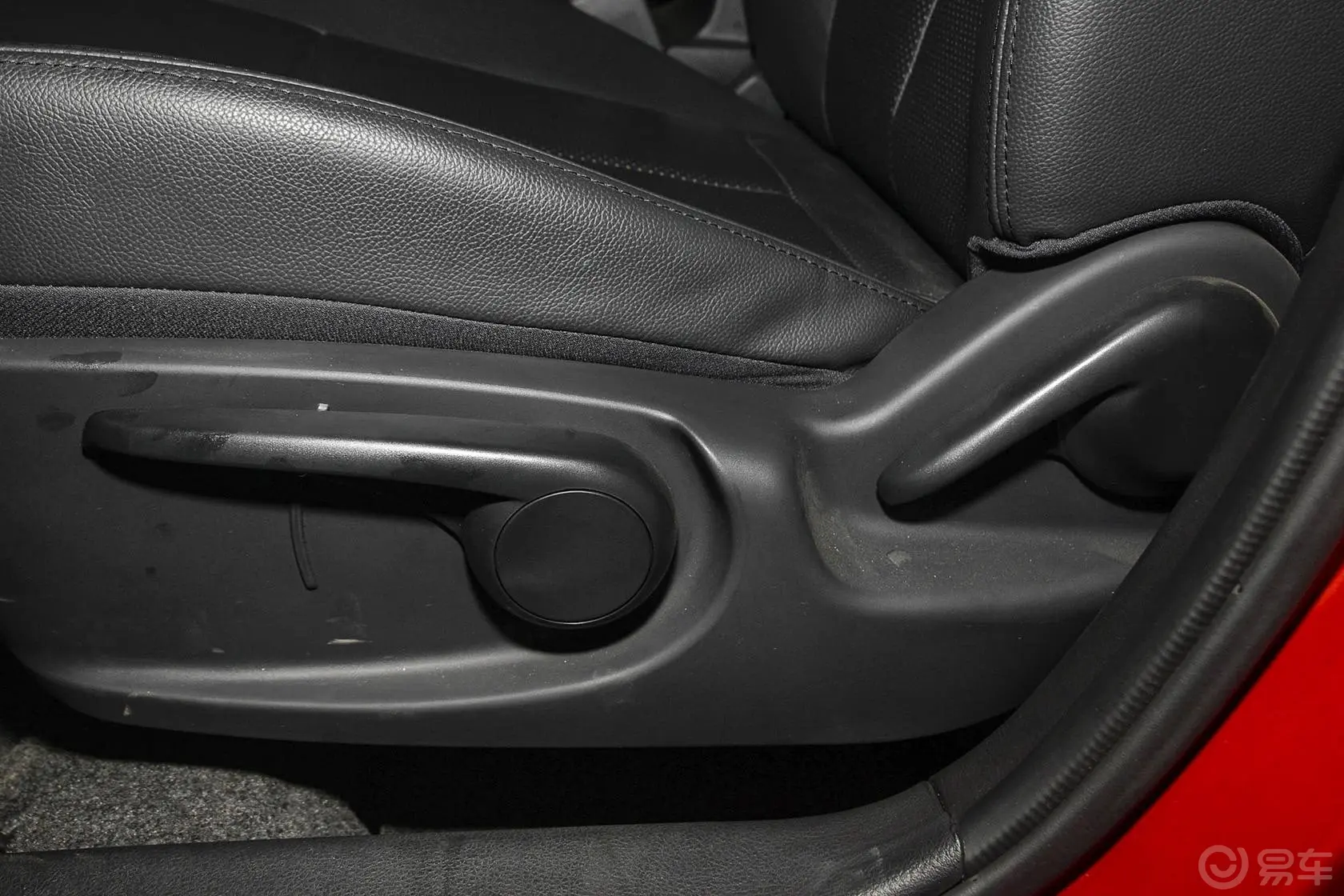 众泰Z3001.6L 驾值版 自动 精英型座椅调节键