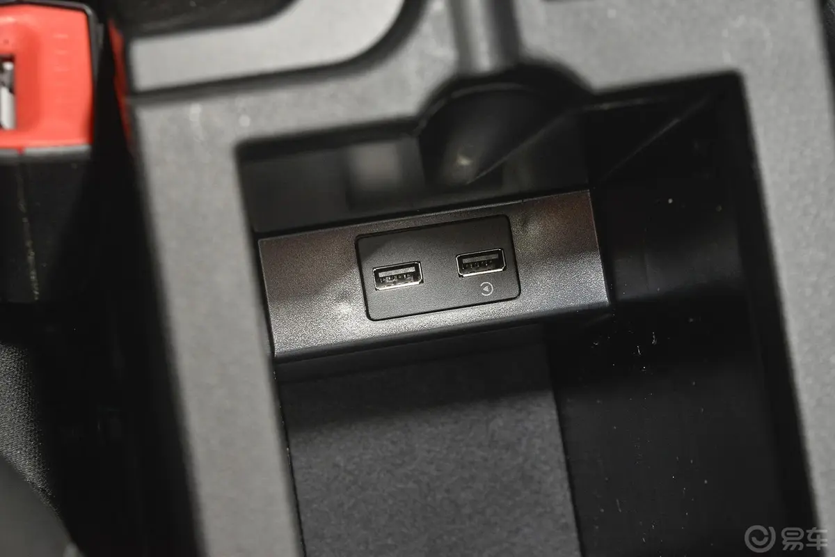 帝豪1.5L CVT 向上版USB接口