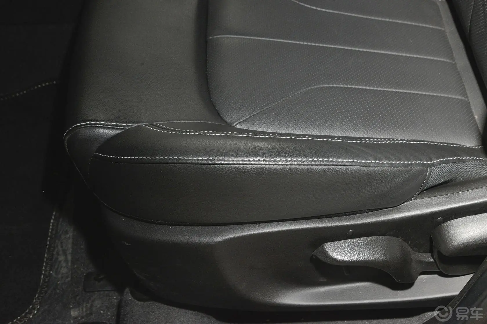 帝豪1.5L CVT 向上版座椅调节键