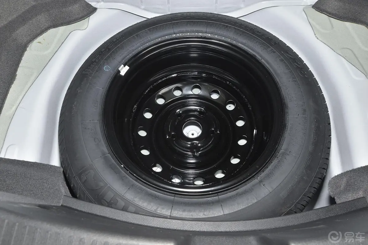 帝豪RS 1.5L CVT 向上版备胎