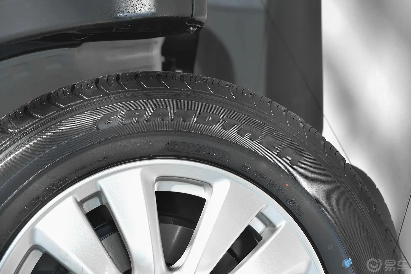 本田CR-V2.0L 两驱 风尚版轮胎规格