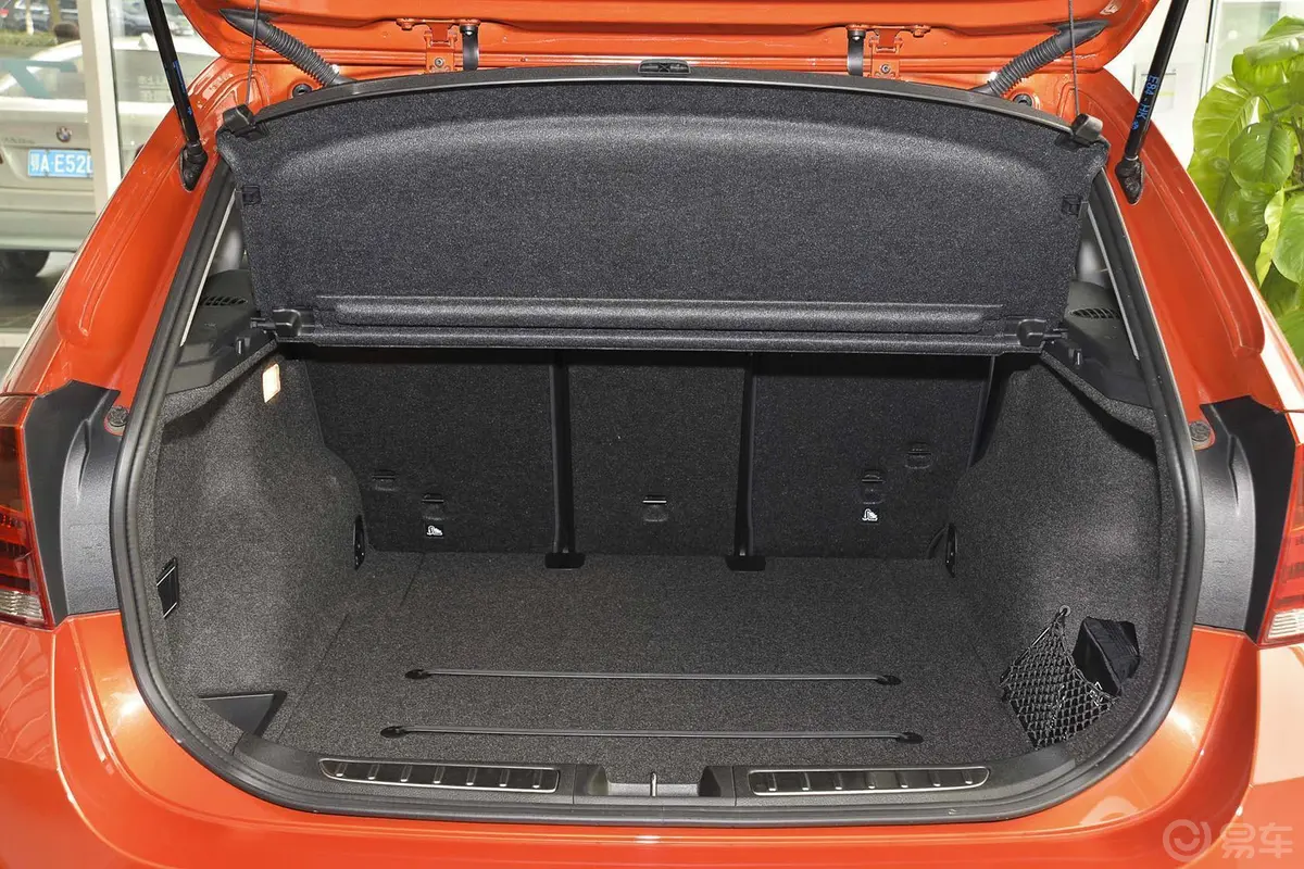 宝马X1sDrive18i 领先晋级版行李箱空间