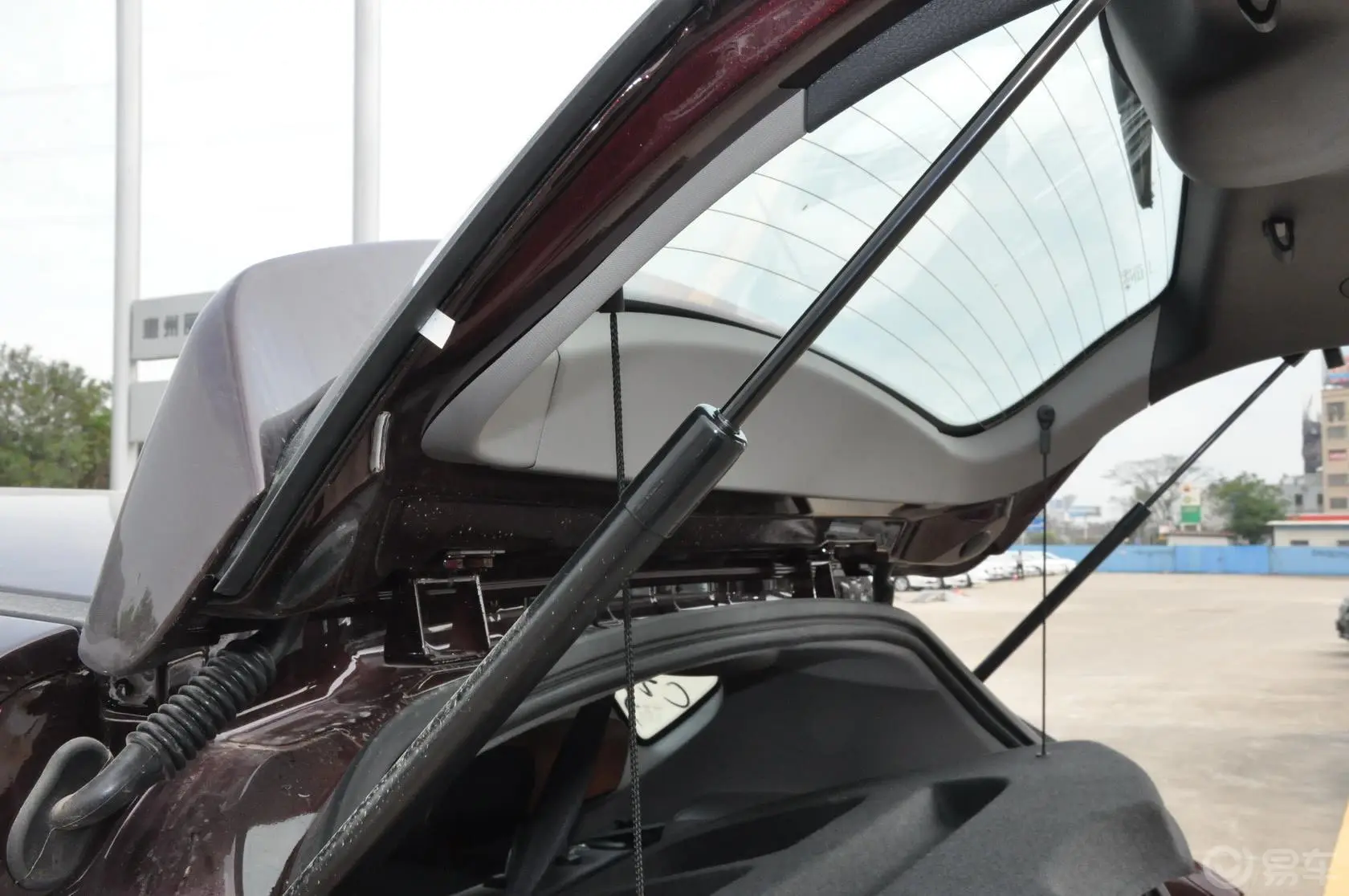 海马S51.6L 手动 豪华型科技版行李厢支撑杆