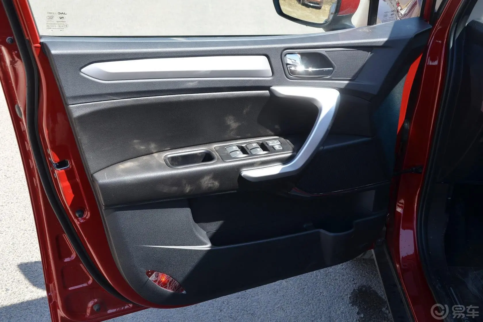 瑞风S31.5L CVT 豪华智能尊享版驾驶员侧车门内门板