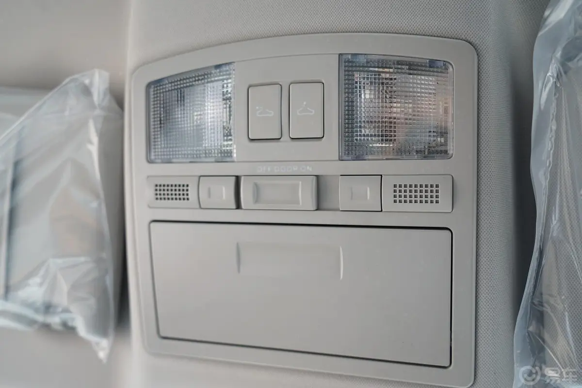 奔腾X801.8T  自动 豪华型前排车顶中央控制区