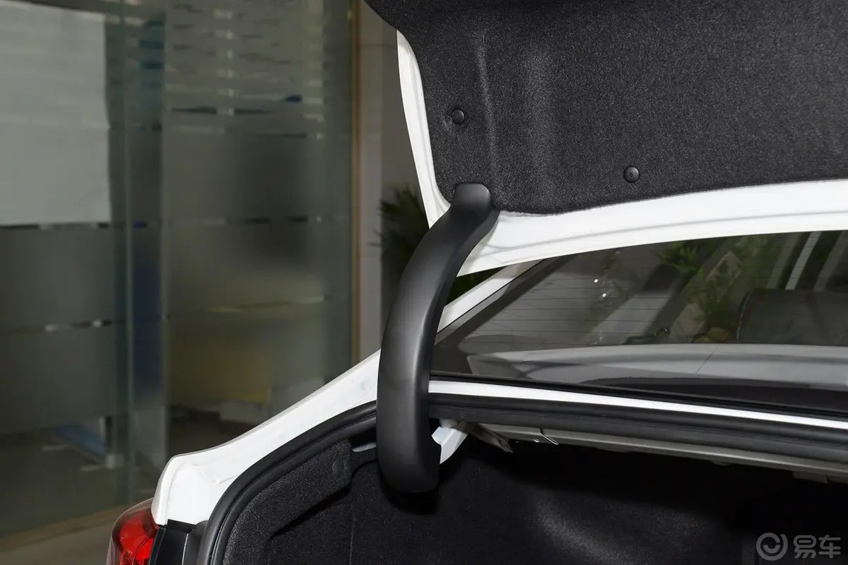 索纳塔2.4L 自动 LUX 至尊型行李厢支撑杆