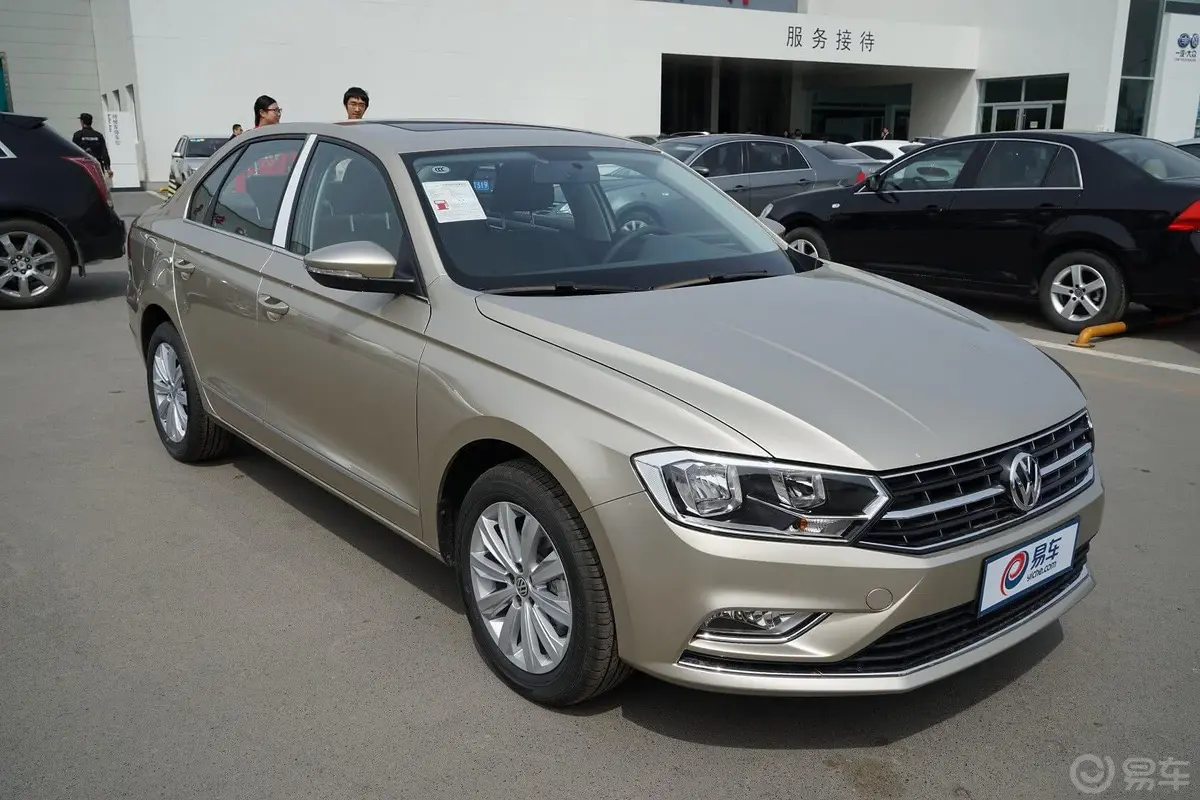 宝来230TSI 双离合舒适型尾标