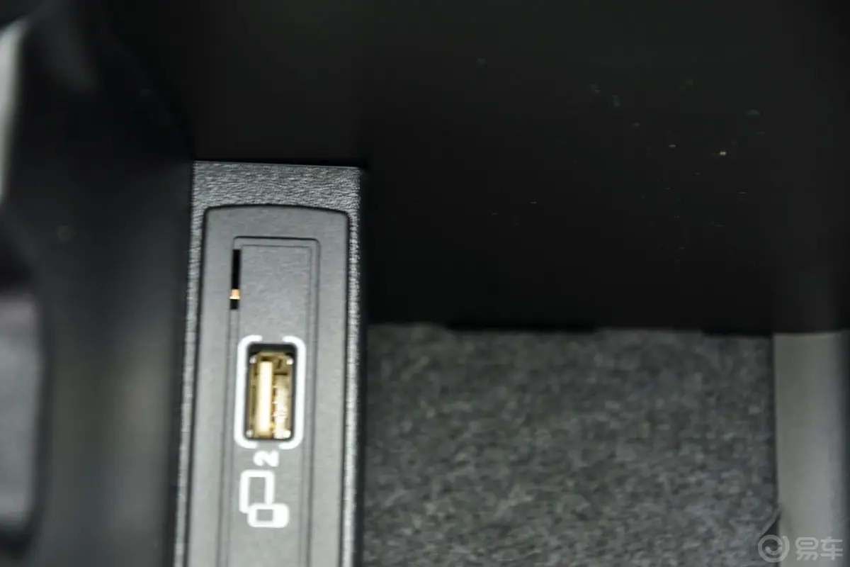 奔驰A级(进口)A 200 动感型USB接口