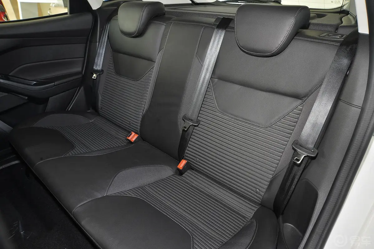 福克斯两厢 1.6L 自动舒适型后排座椅
