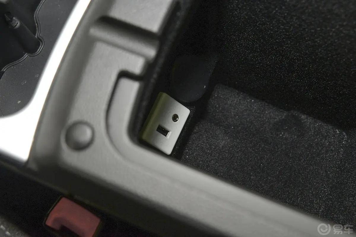 凯迪拉克SRX3.0L 手自一体 精英型USB接口