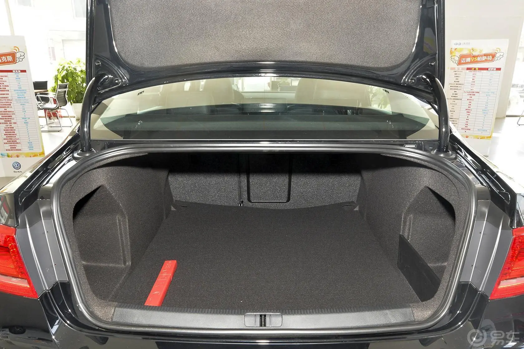迈腾1.8T 手自一体 智享舒适型行李箱空间