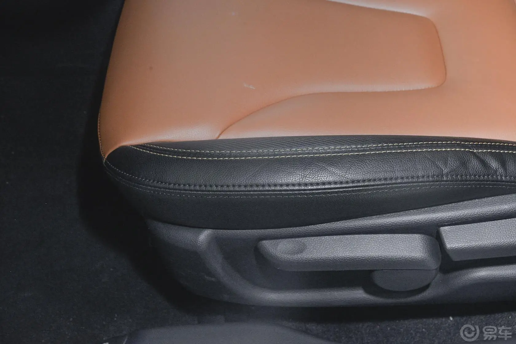 海马S71.8T 自动 纵骋型座椅调节键