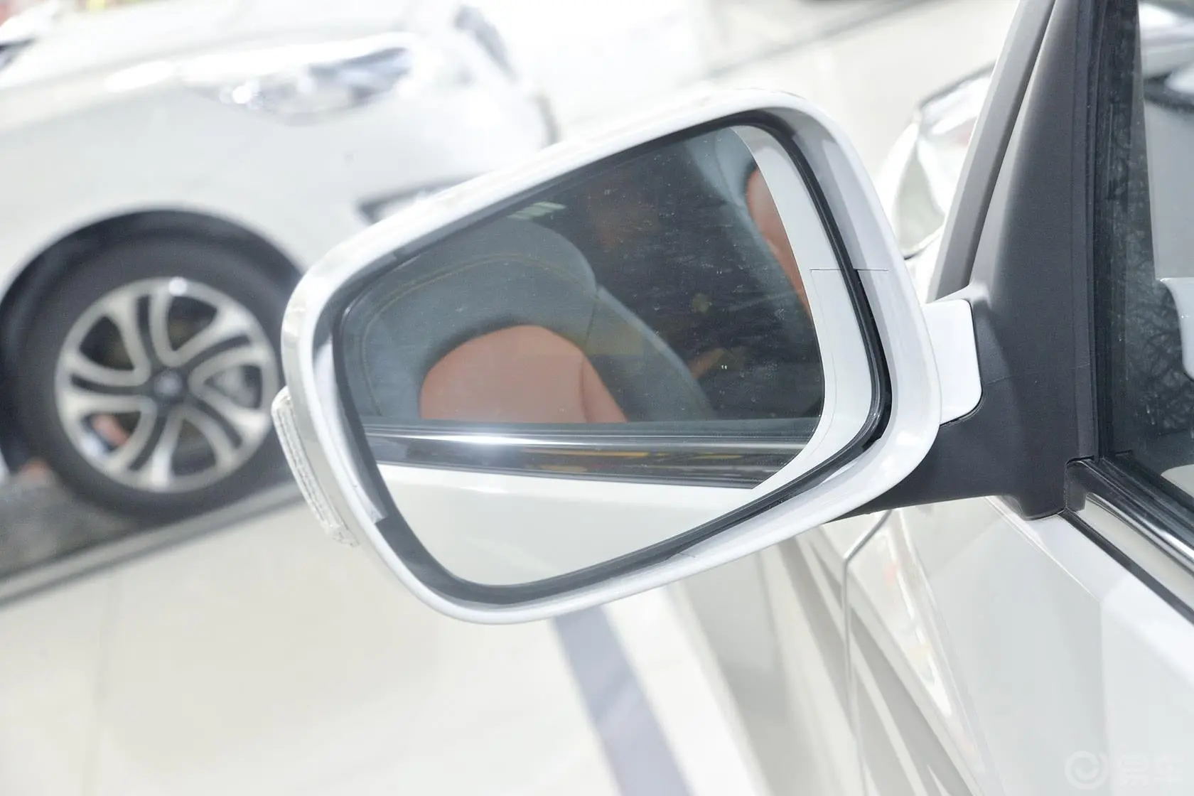 海马S71.8T 自动 纵骋型后视镜镜面（后）