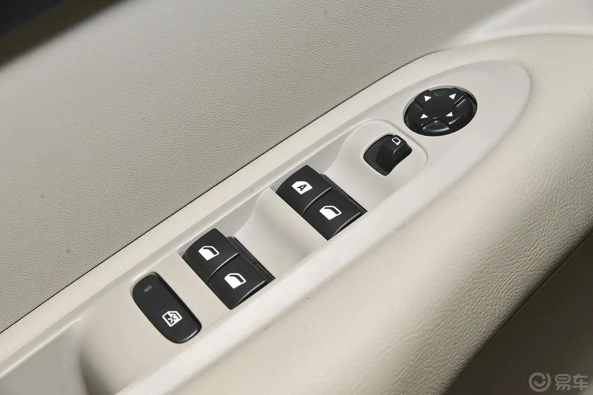 C4世嘉1.6L 自动 舒适版车窗升降键
