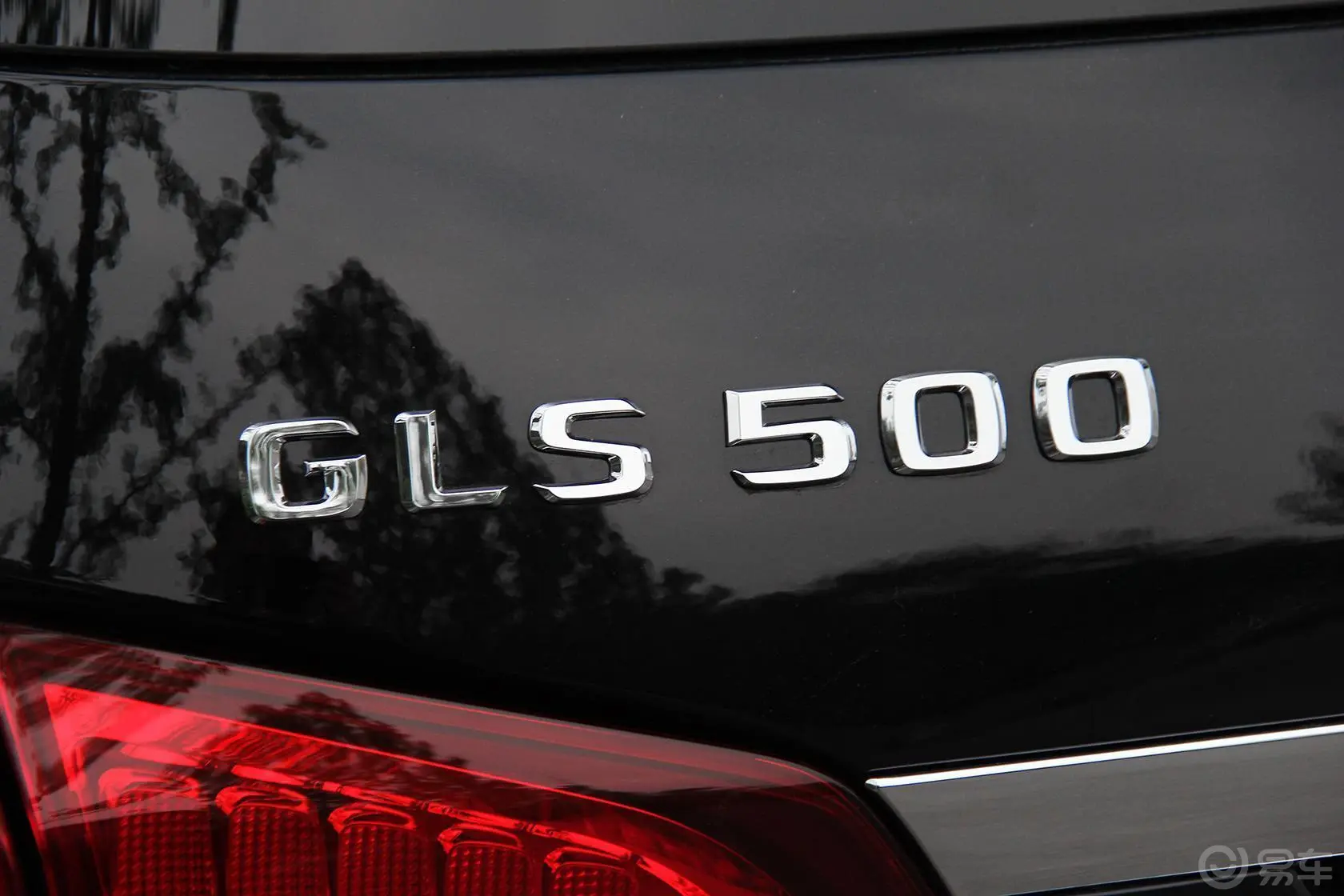 奔驰GLSGLS 500 4MATIC尾标