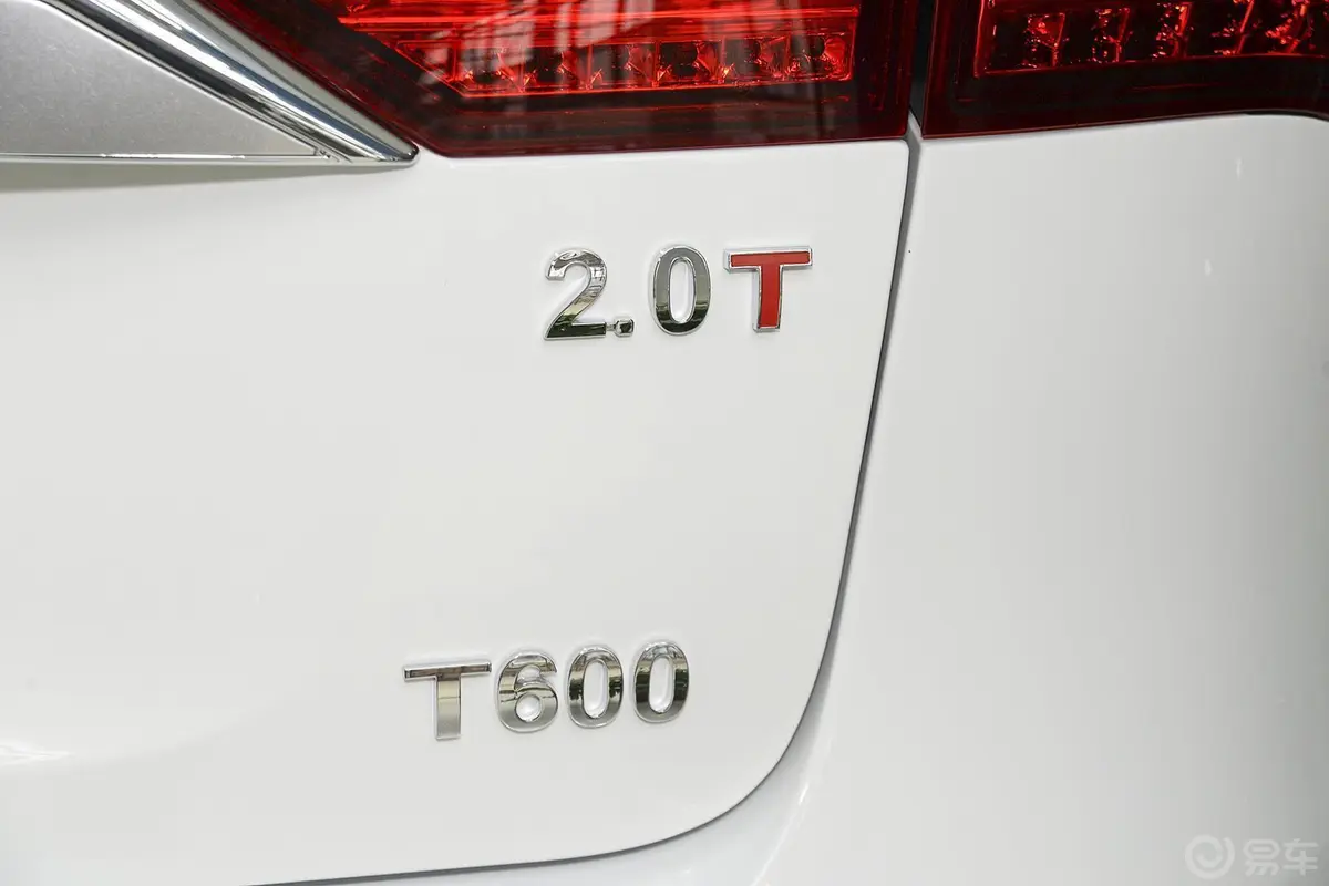 众泰T600家用版 2.0T 手动 精英型尾标