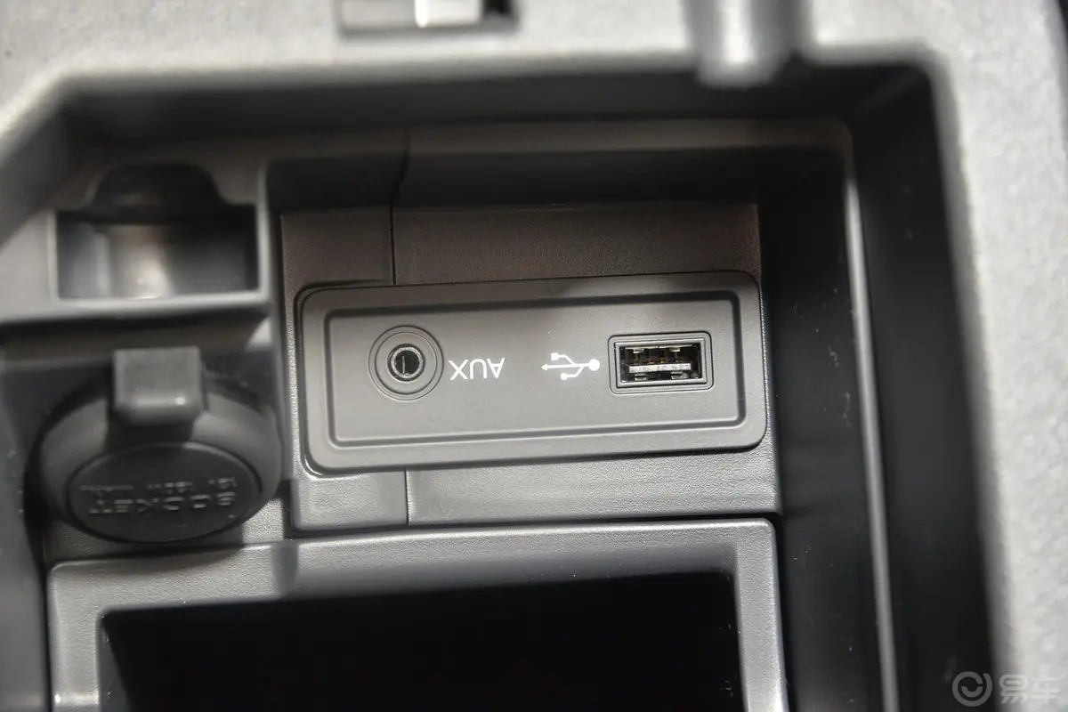 科雷傲(进口)2.5L 四驱 舒适运动版USB接口