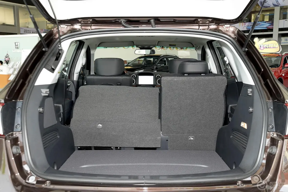 大7 SUV2.2T 手自一体 两驱 智慧版行李箱空间