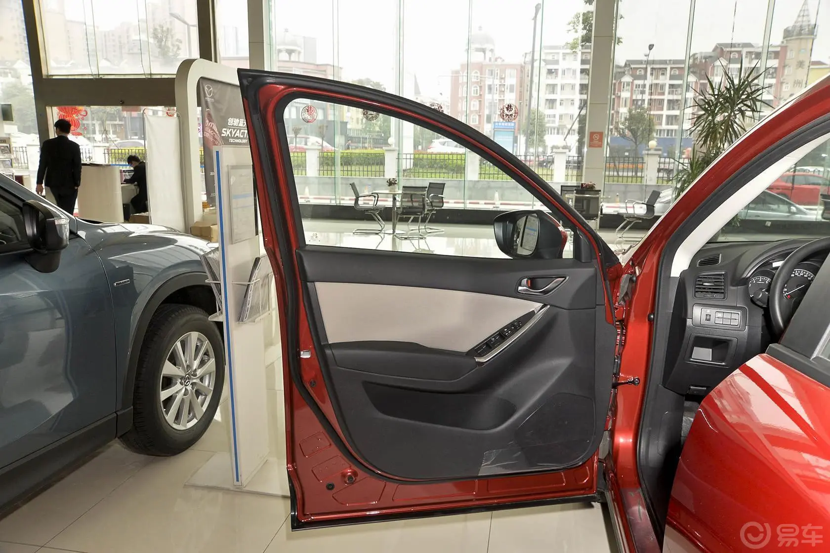 马自达CX-52.0L 手动 两驱 舒适版驾驶员侧车门内门板