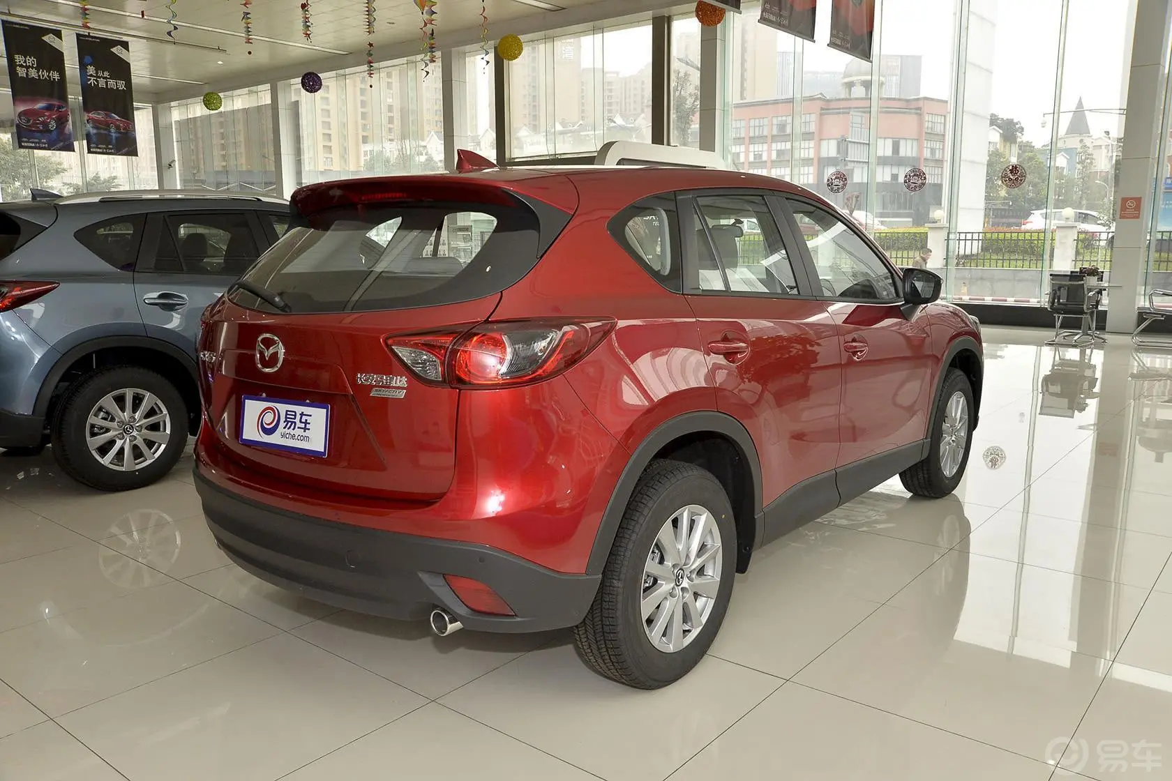 马自达CX-52.0L 手动 两驱 舒适版侧后45度车头向右水平