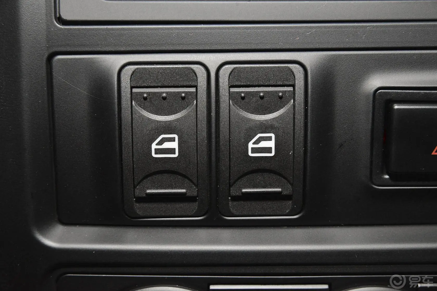 菱智V3 1.5L 手动 7座 标准型 国五车窗升降键