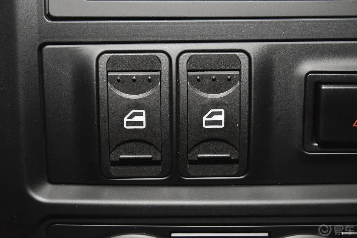 菱智V3 1.5L 手动 7座 标准型 国五车窗升降键