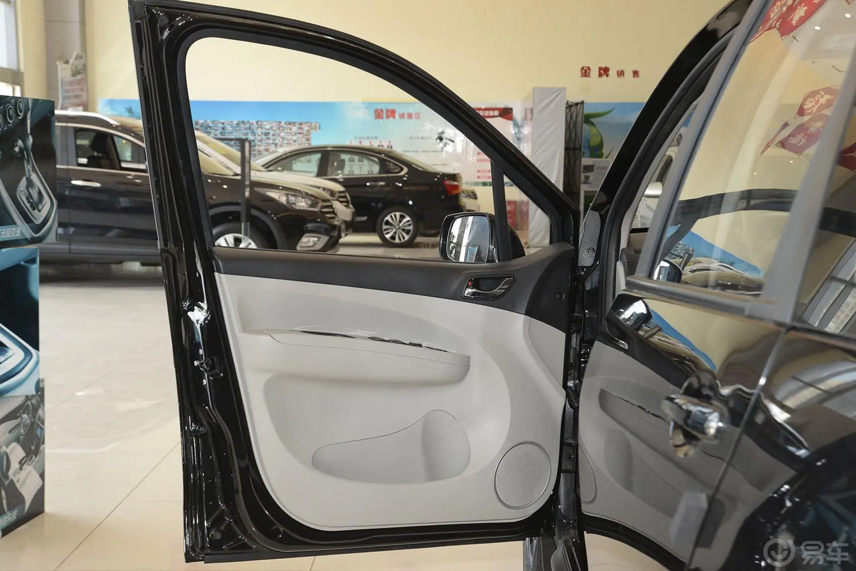 景逸XV1.6L CVT 舒适版驾驶员侧车门内门板