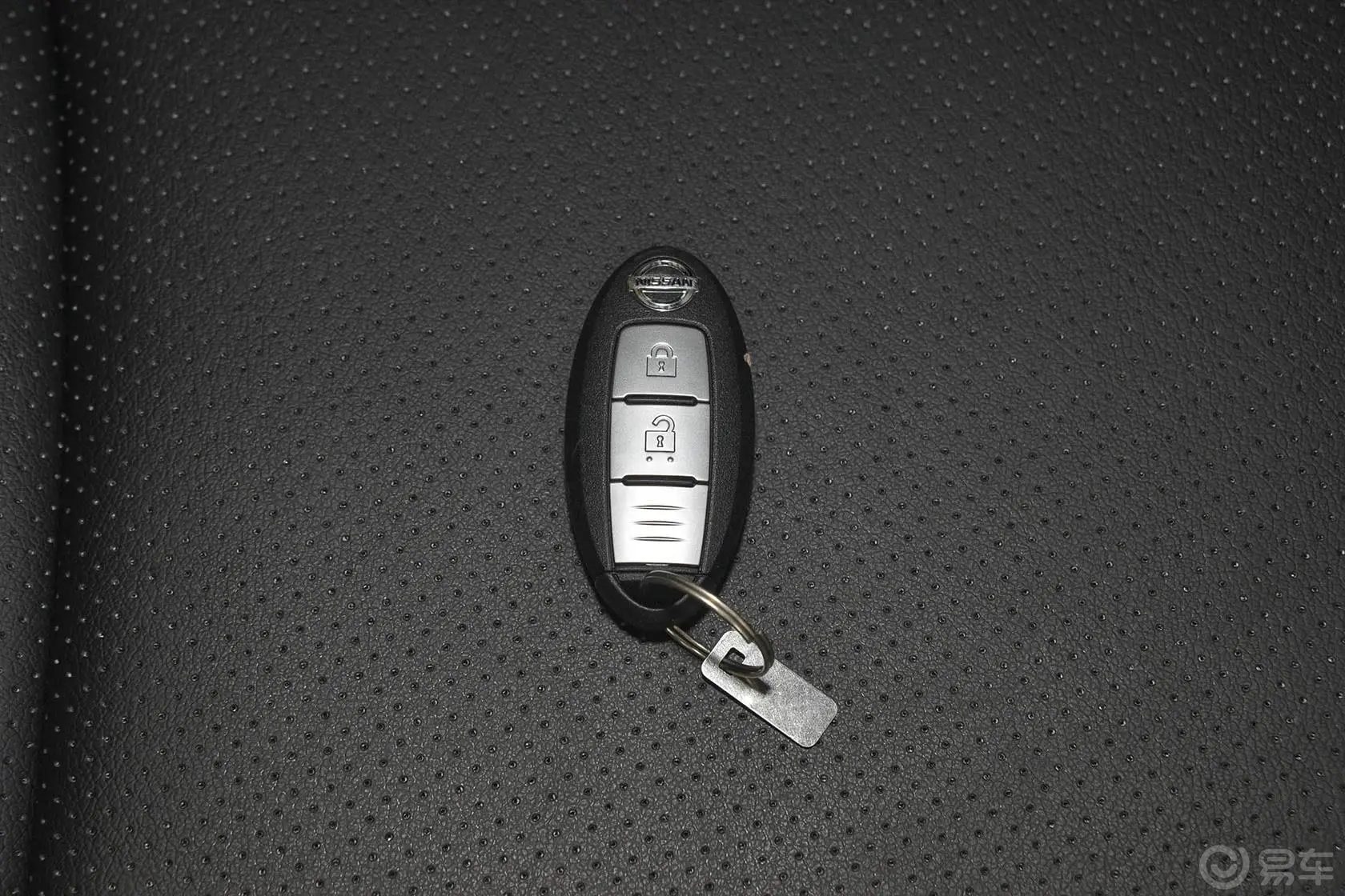 奇骏2.0L CVT 时尚版 两驱钥匙