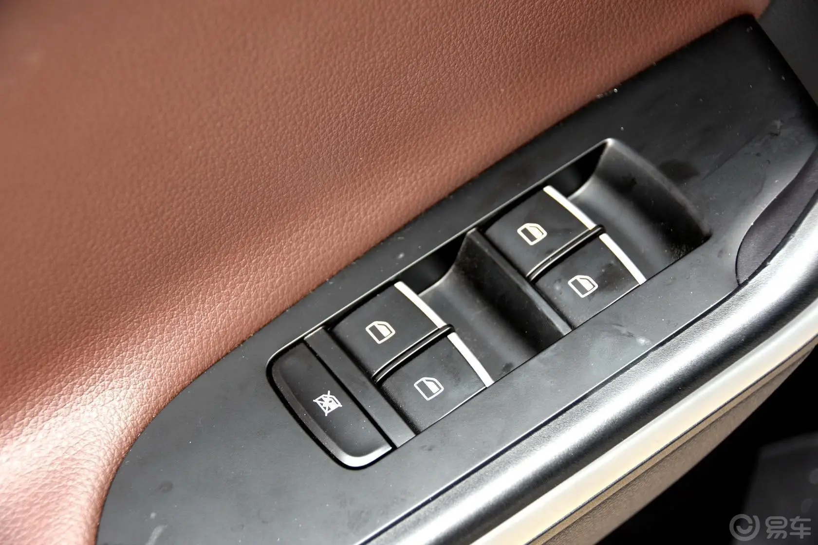 幻速S61.5T CVT 尊享型车窗升降键