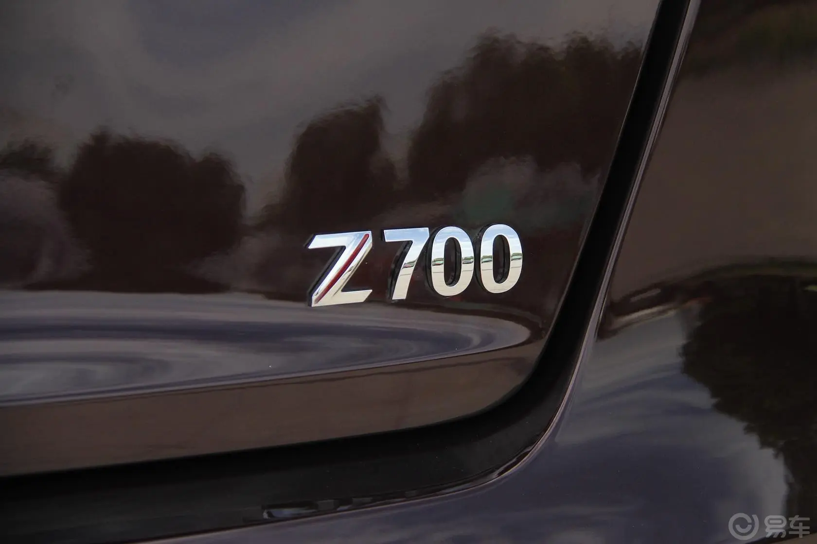 众泰Z7001.8T 手动 豪华版尾标