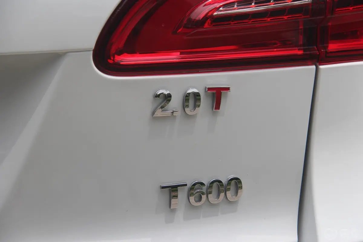 众泰T600运动版 2.0T 手动 豪华版尾标