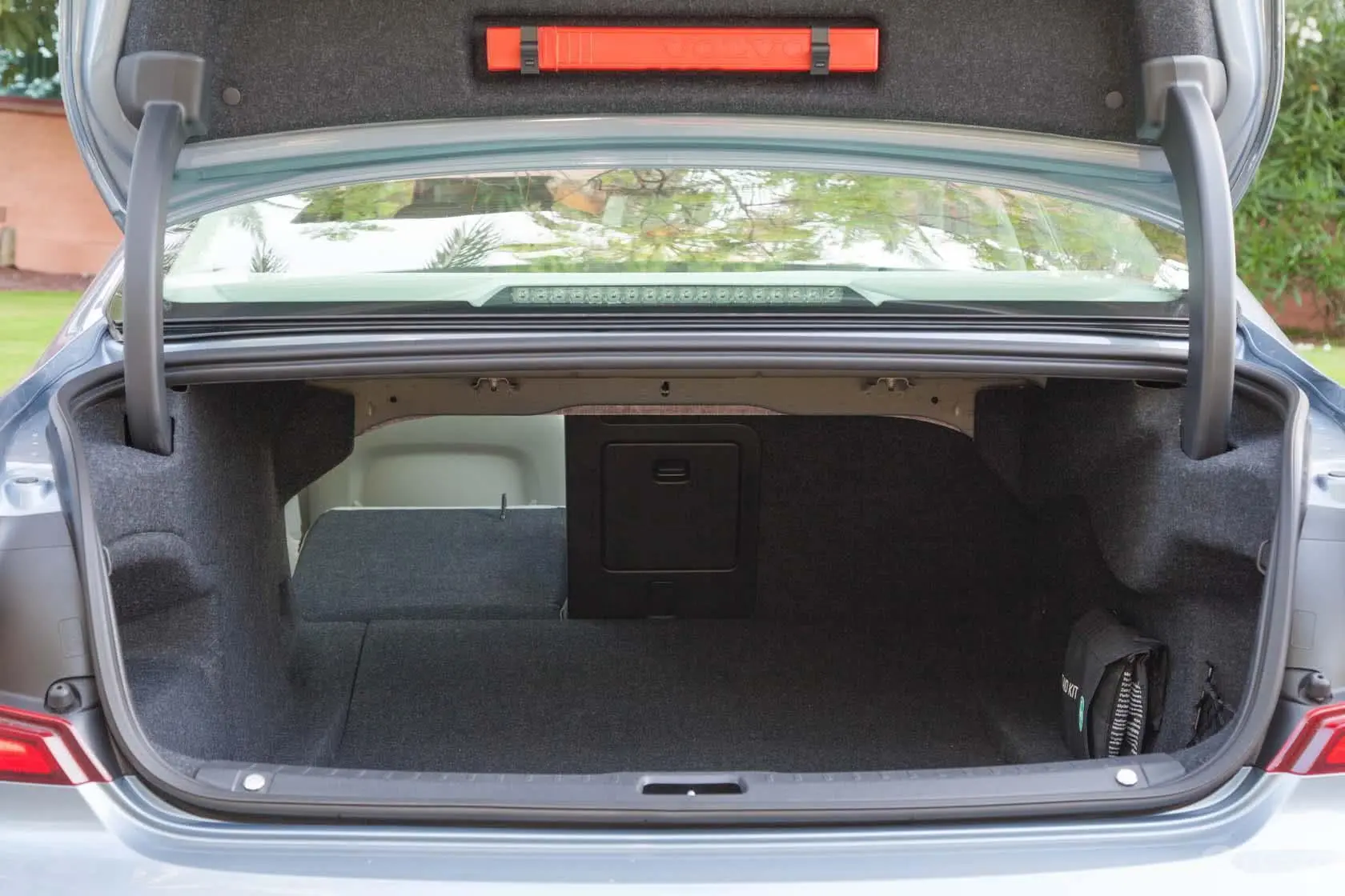 沃尔沃S90(进口)T6 AWD 智尊版行李箱空间