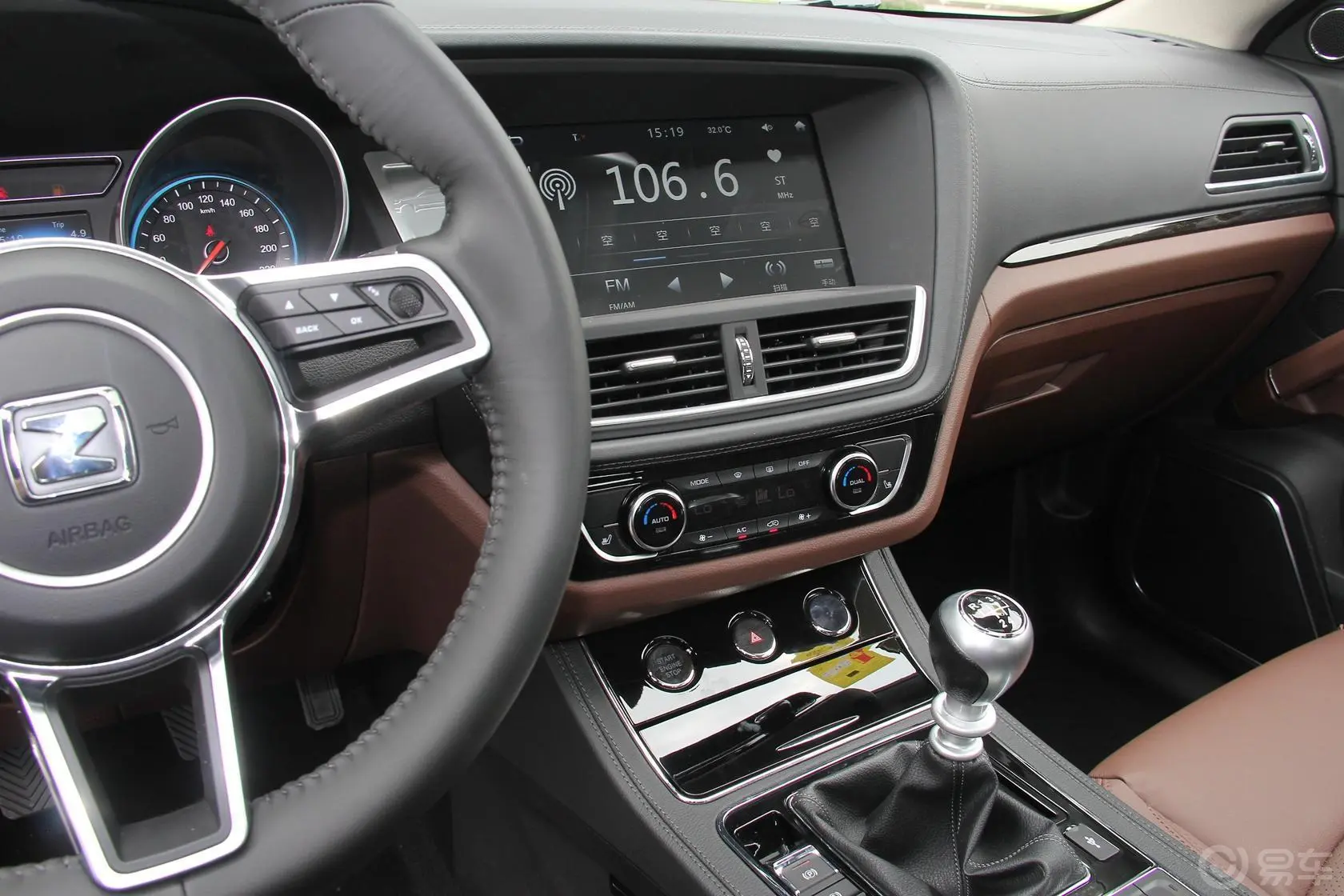 众泰T600运动版 1.5T 手动 尊享版中控台驾驶员方向