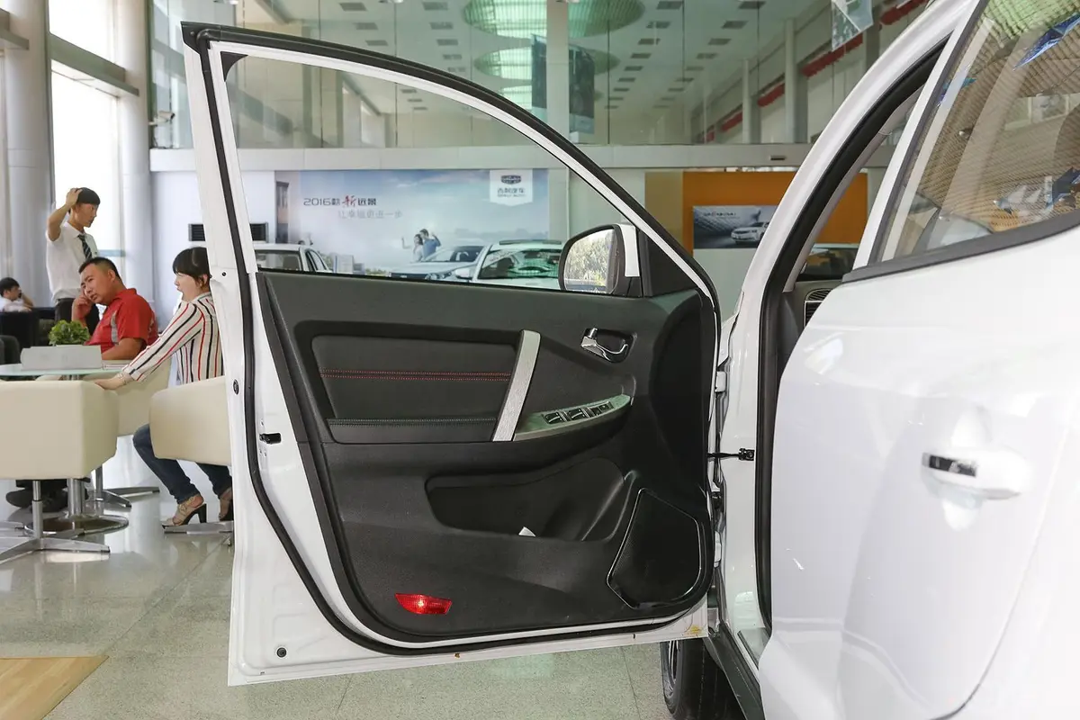 吉利GX7经典版 1.8L 手动  都市型 国Ⅴ驾驶员侧车门内门板