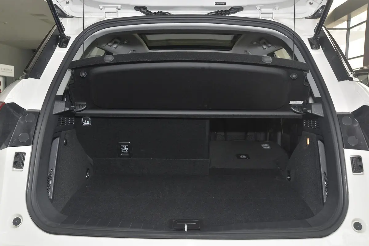 哈弗H6 Coupe改款 2.0T 手动 两驱 都市版行李箱空间