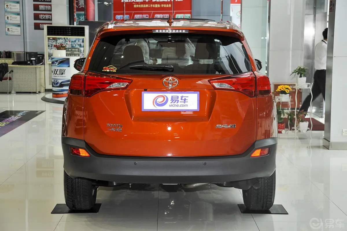 RAV4荣放2.0L CVT 两驱 风尚版正后水平