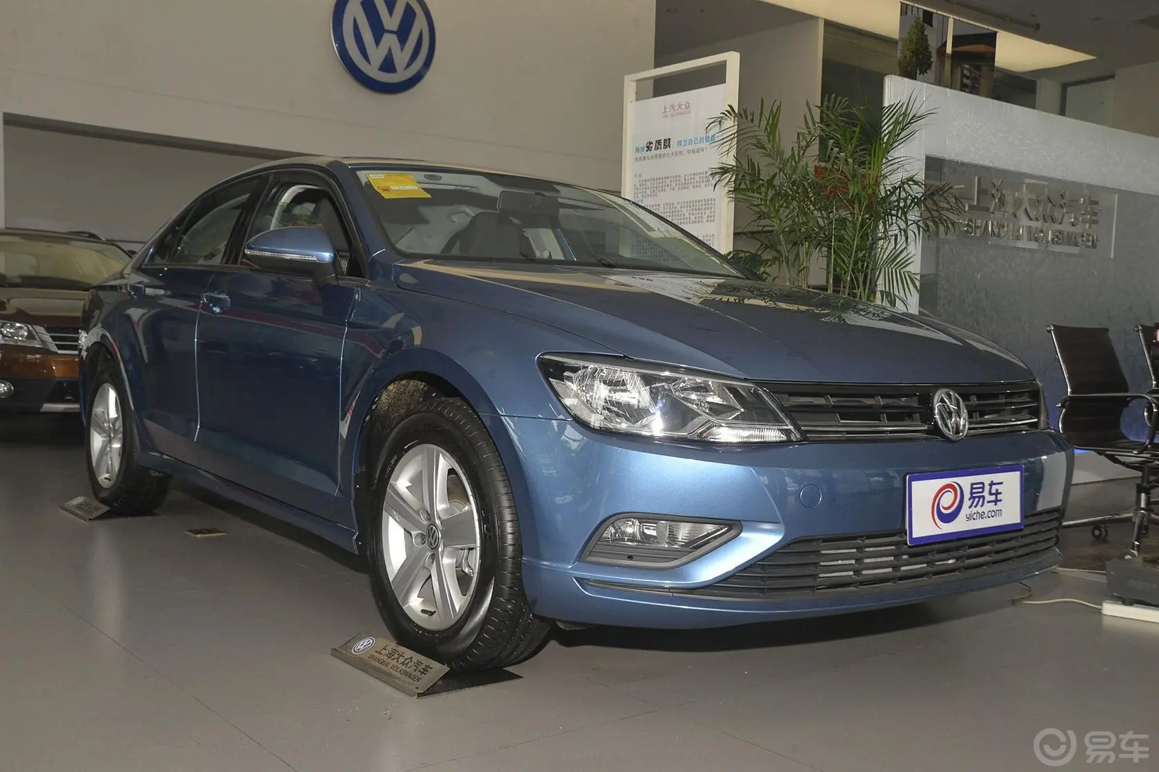 凌渡1.4T DSG 230TSI 风尚版侧前45度车头向右水平