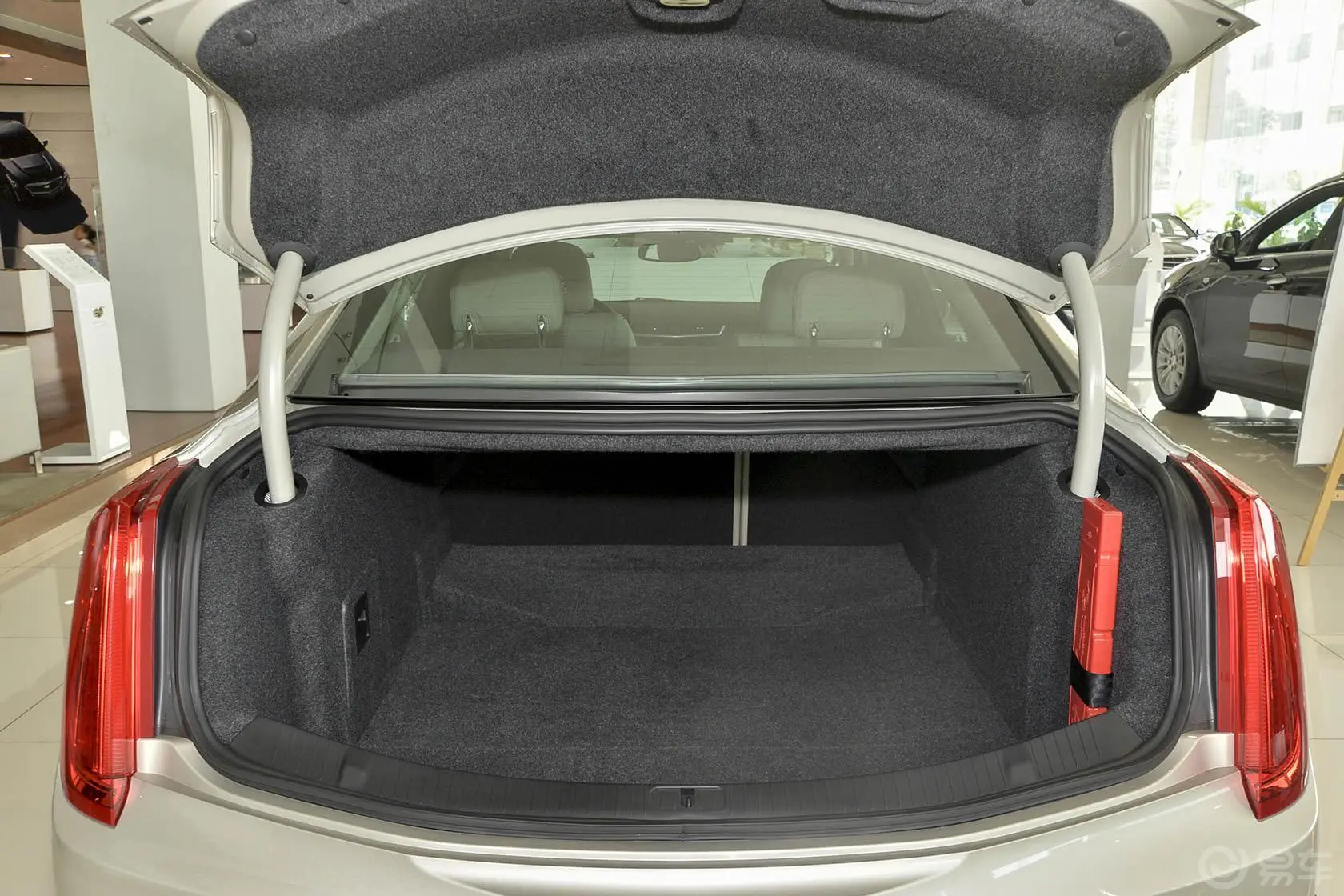凯迪拉克XTS28T 舒适型行李箱空间