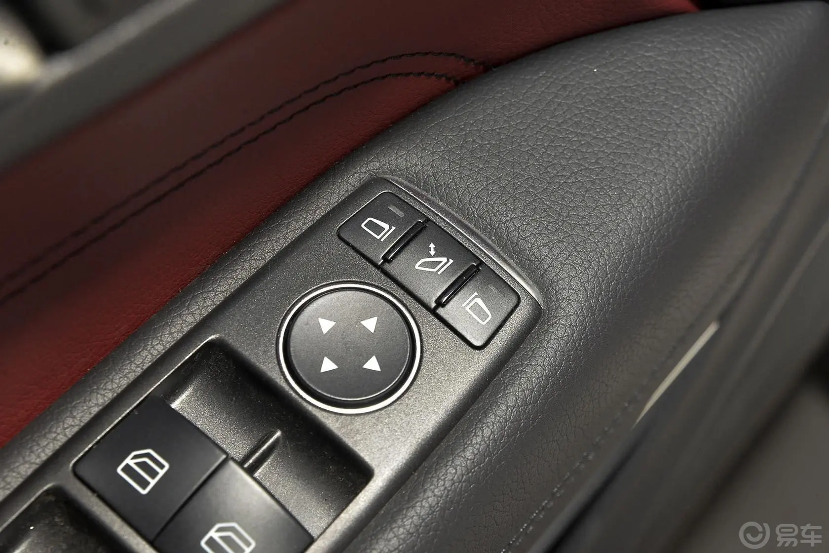 奔驰E级(进口)E260 Coupe外后视镜控制键