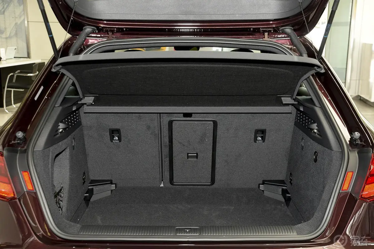 奥迪A3(进口)Sportback 45 TFSI S line 运动型行李箱空间