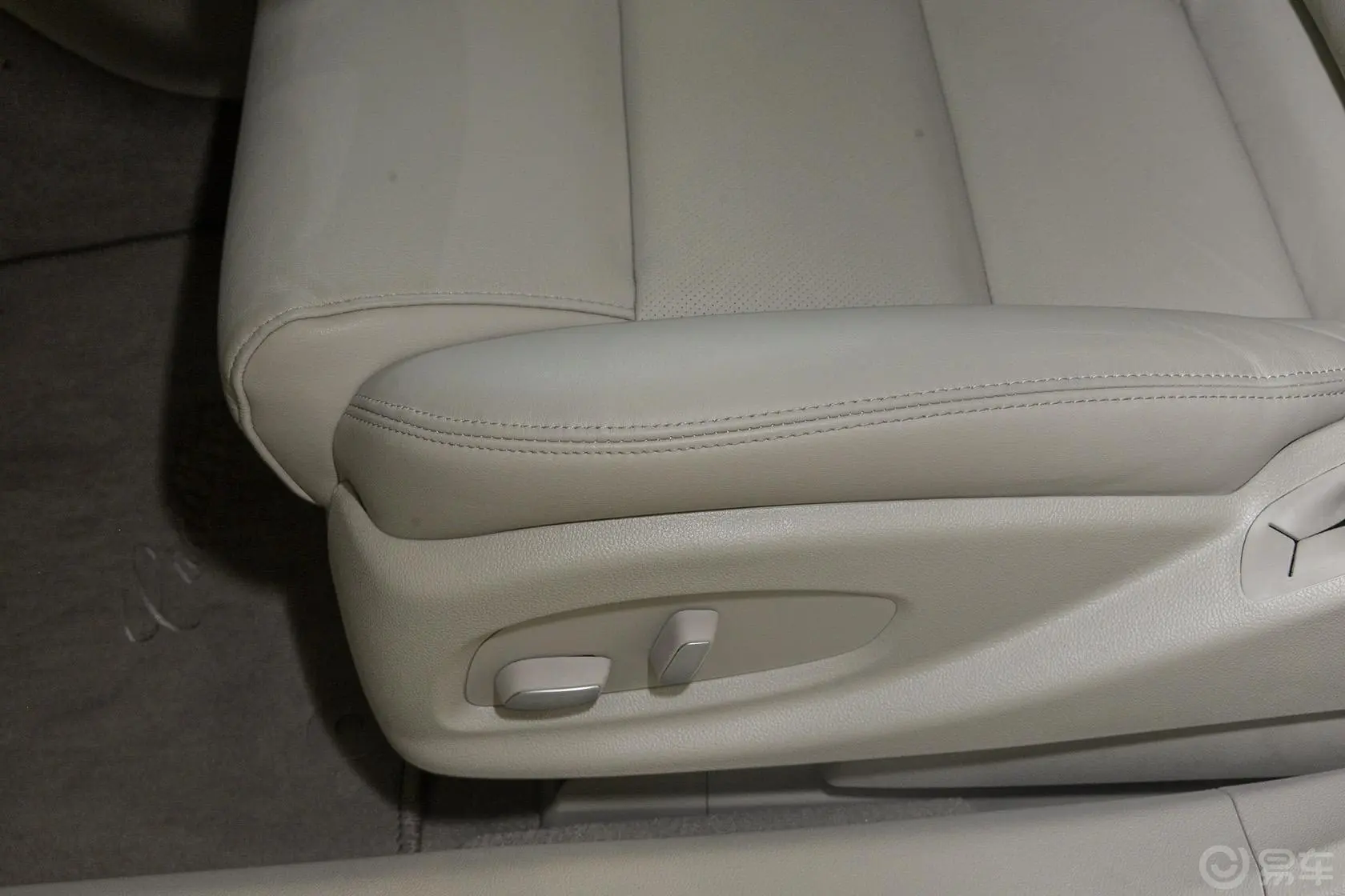 凯迪拉克XTS28T 舒适型座椅调节键