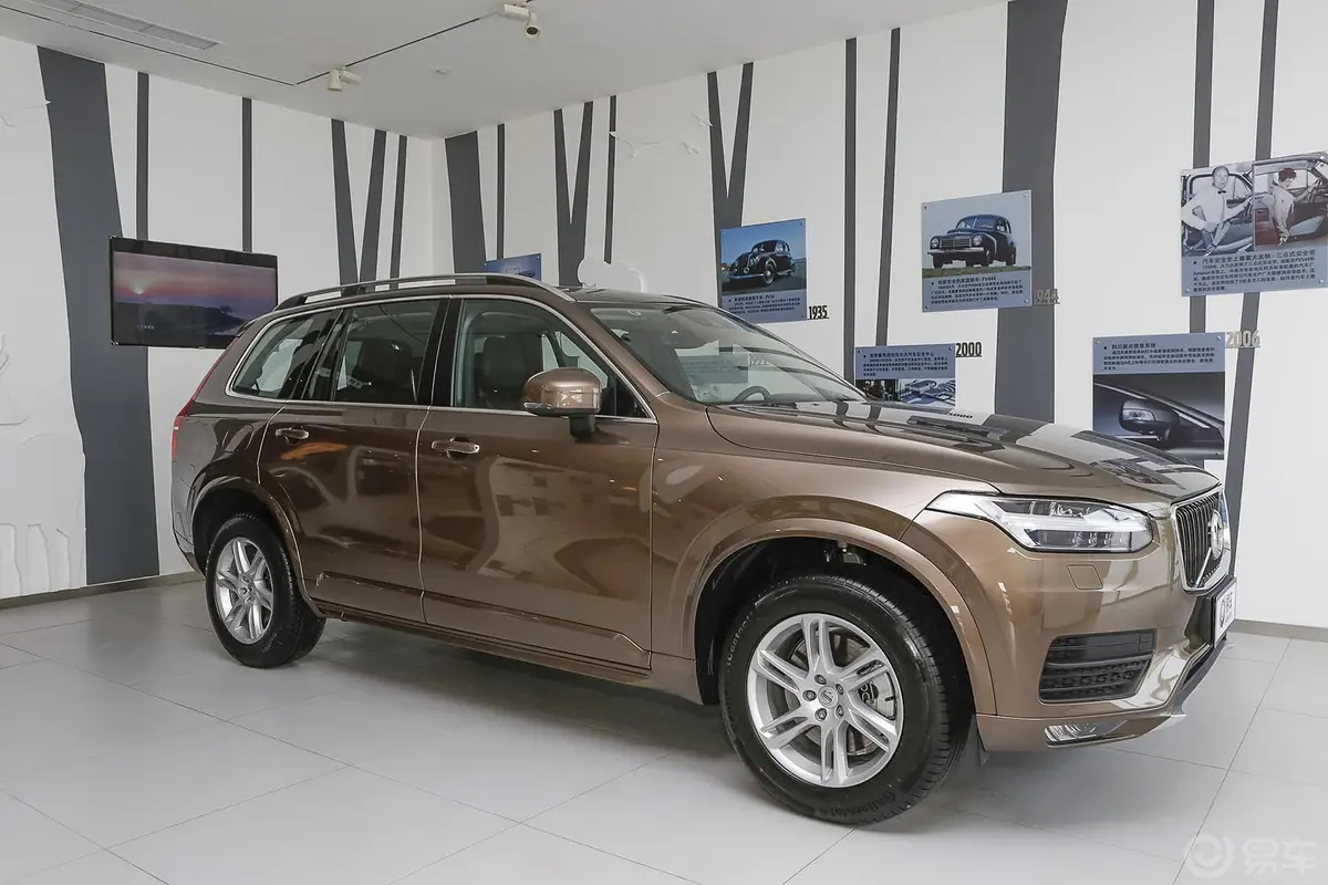 沃尔沃XC902.0T T6 智逸版 七座侧后45度车头向右水平