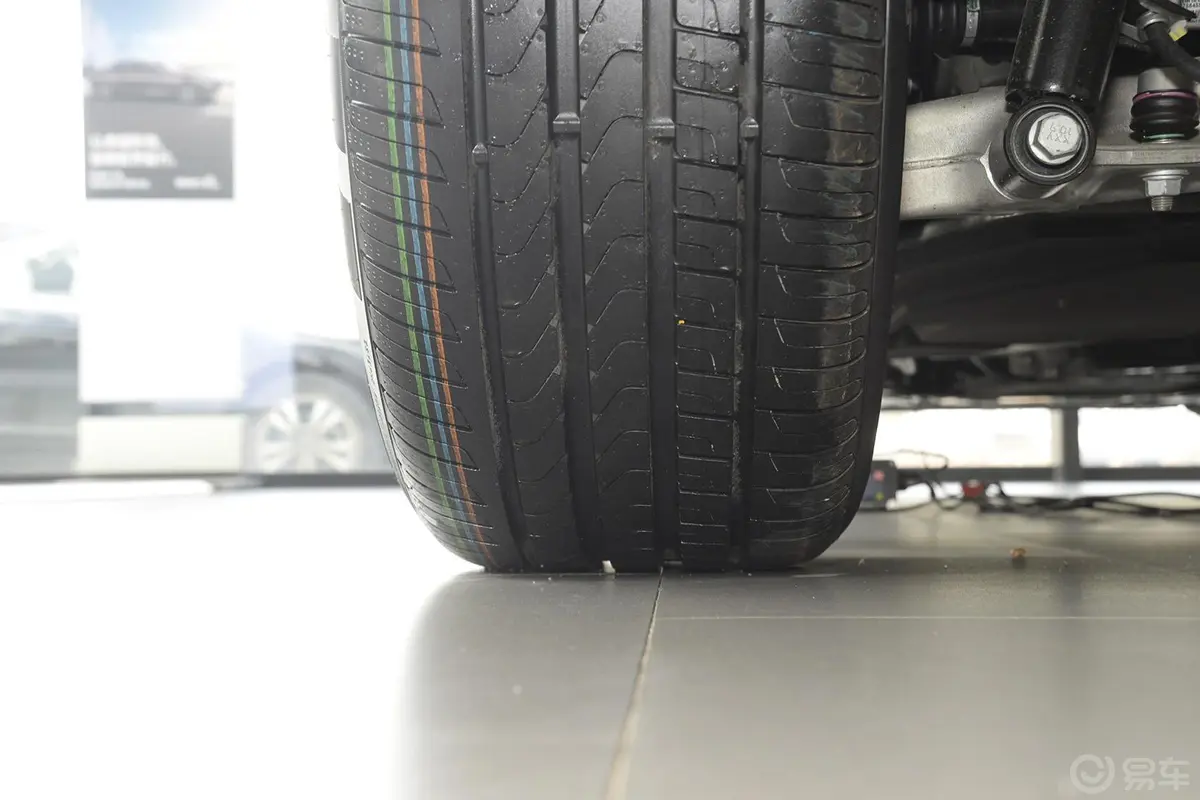 宝马X6xDrive35i 豪华型轮胎规格